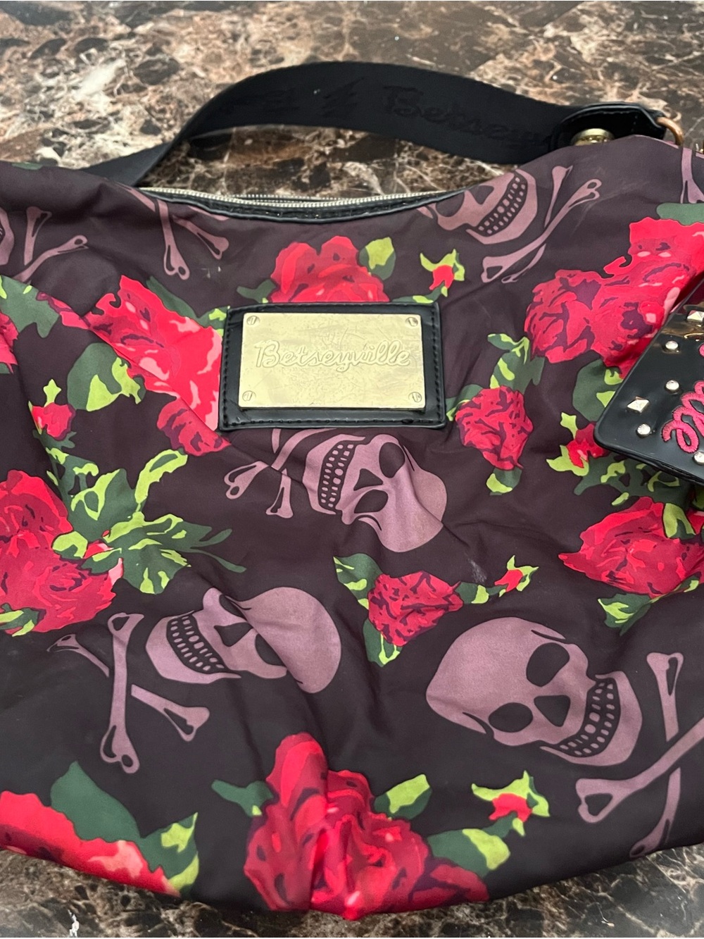 Betsey Johnson Black Shoulder Bag with Red Roses and Pink Skulls Betsyville - Picture 4 of 16